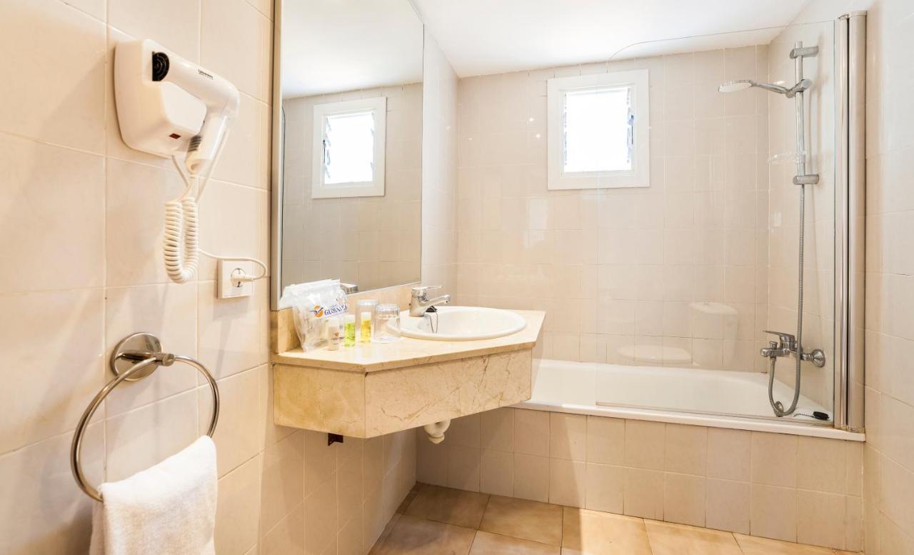 One-Bedroom Apartment (3 Adults),1272347920:JPEG