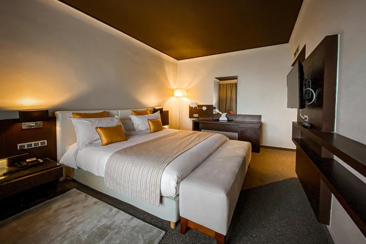 Deluxe Suite with Sea View,1592900075:JPEG
