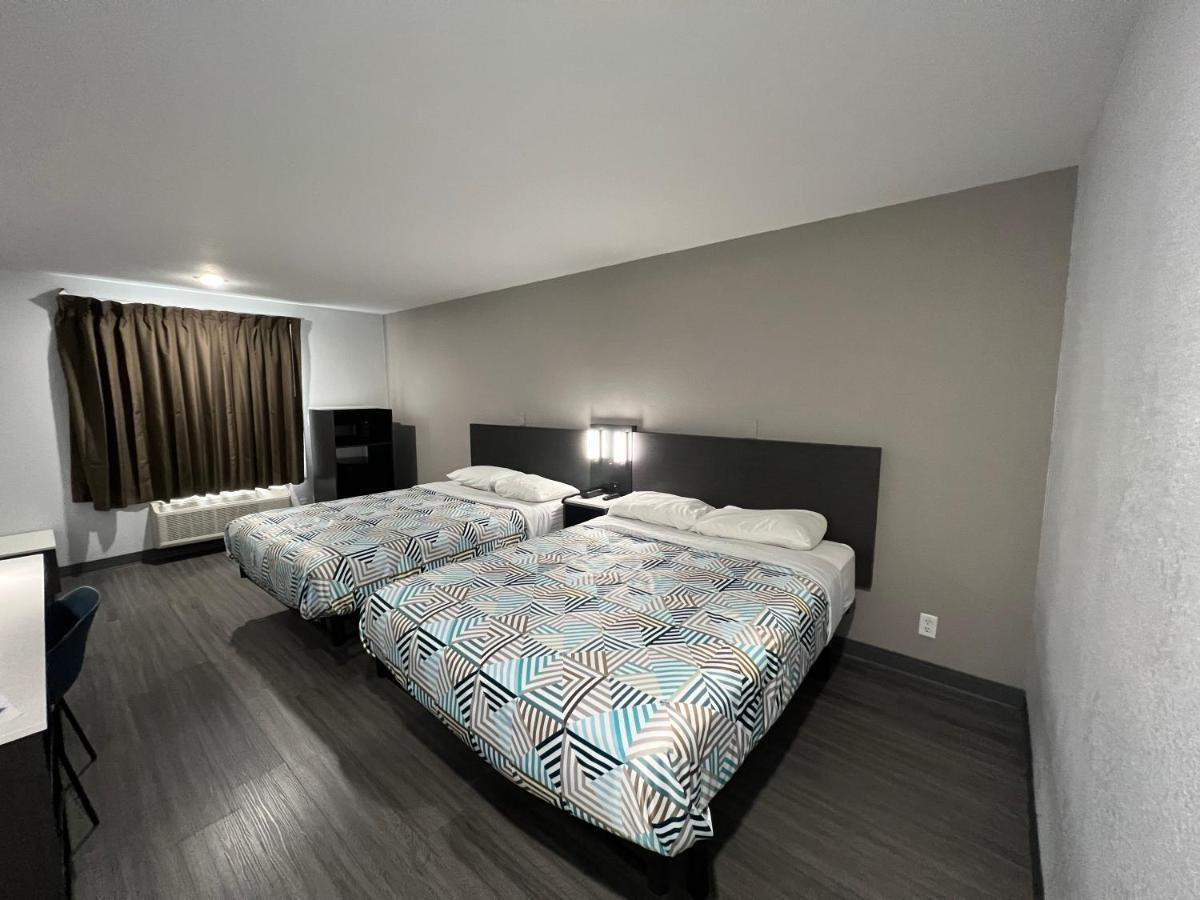 Deluxe Queen Room with Two Queen Beds - Non-Smoking