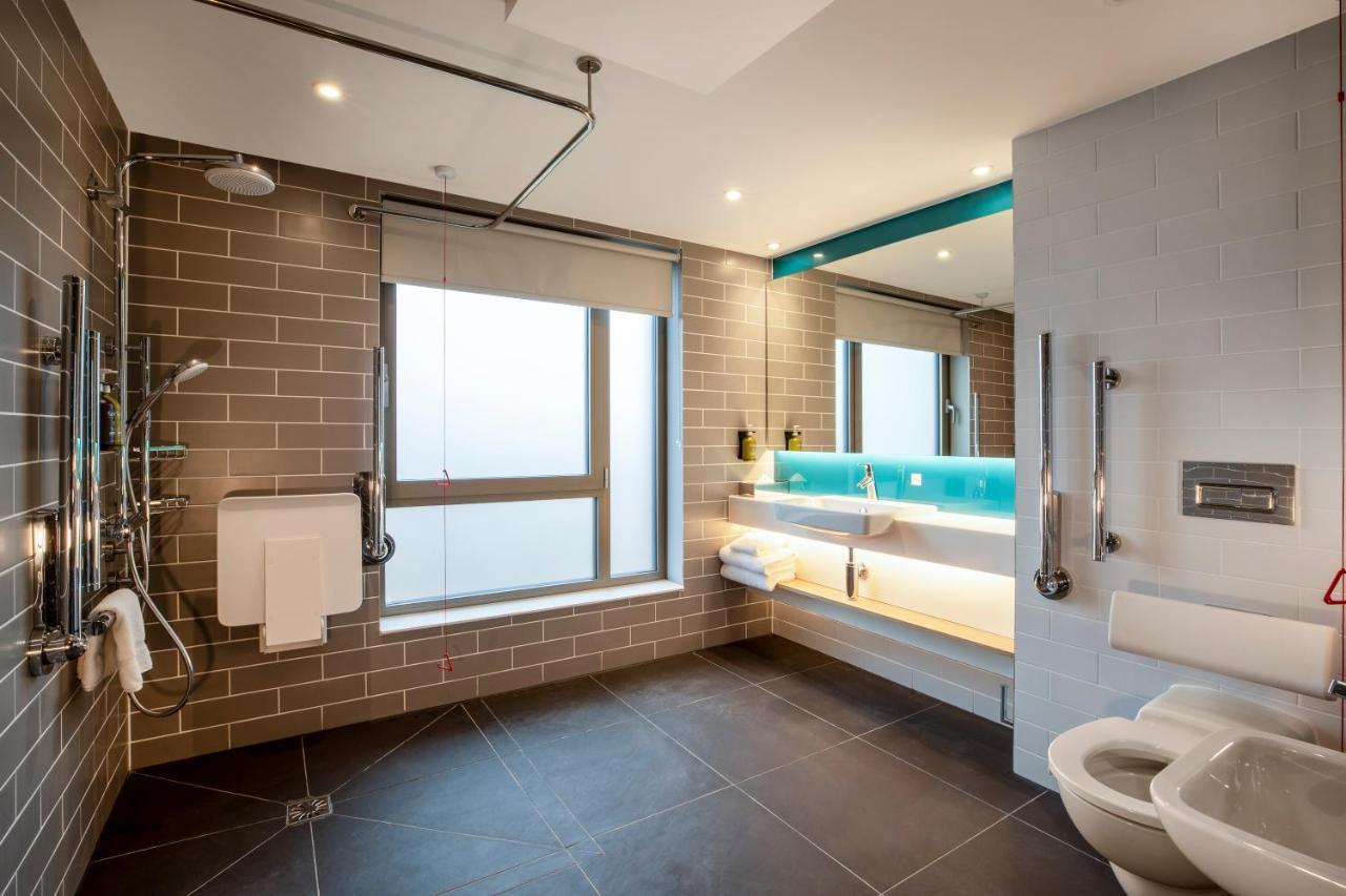 Standard King Room with Free Hot Breakfast - Accessible,1193723653:JPEG