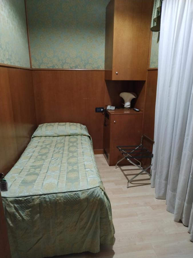 Habitación Individual con baño privado externo