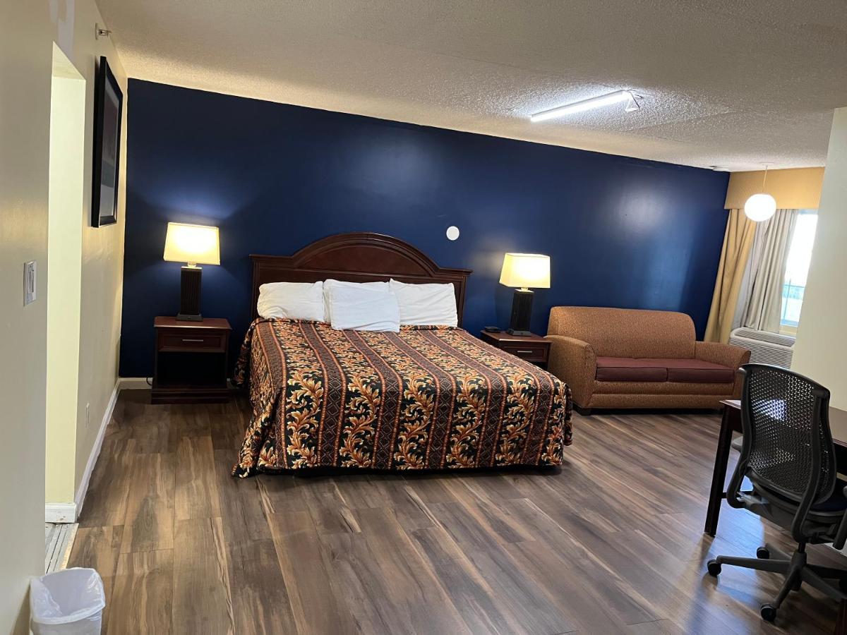 Deluxe Suite with Spa Bath