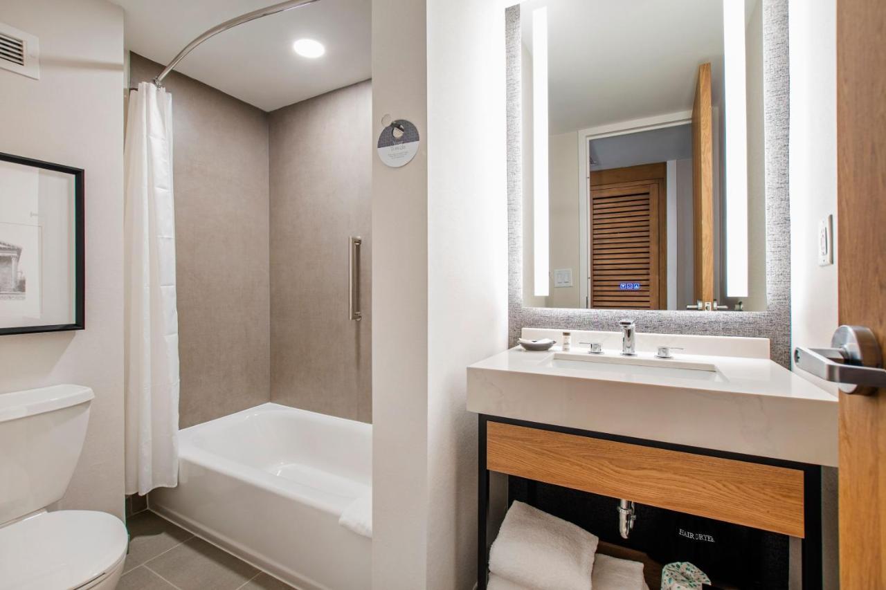 King Room with Balcony - Hearing Accessible