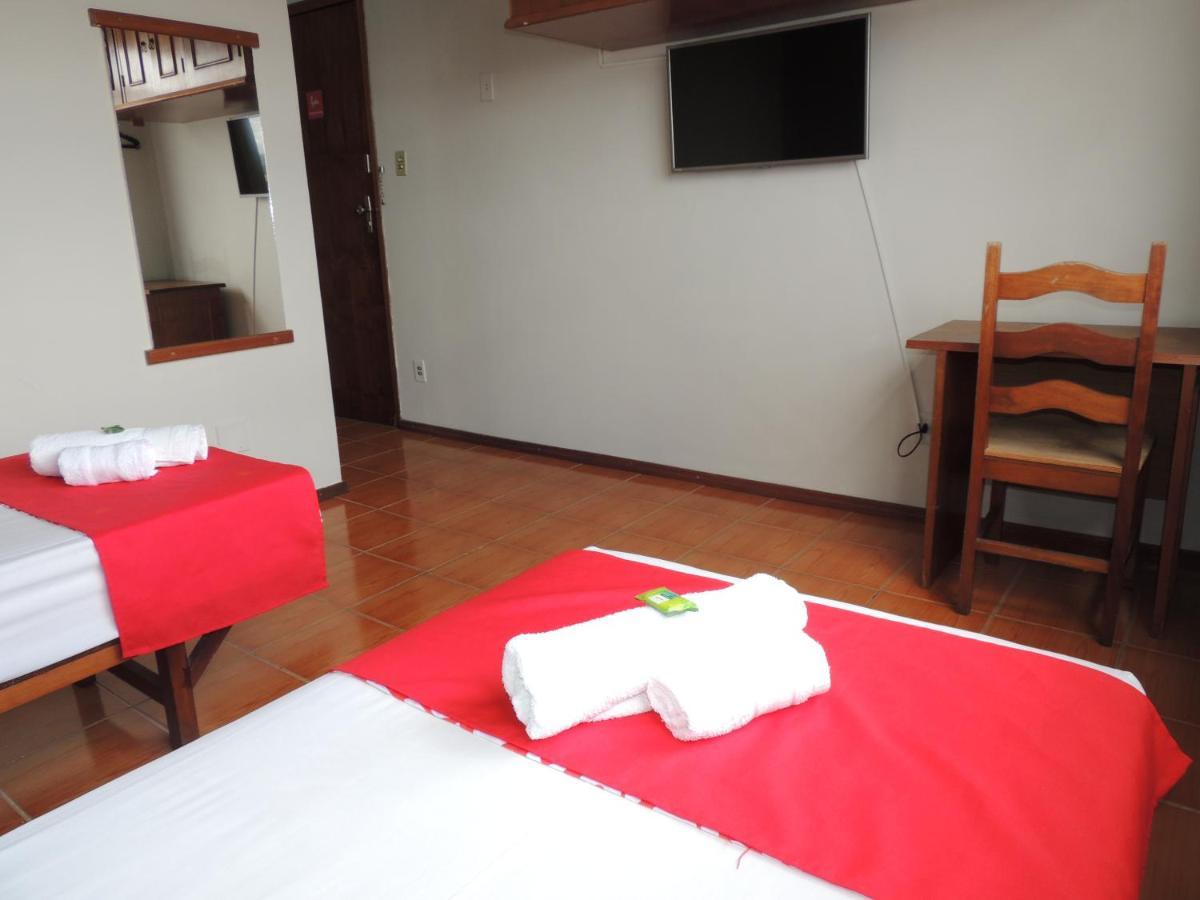 Quarto com 2 Camas de Solteiro
