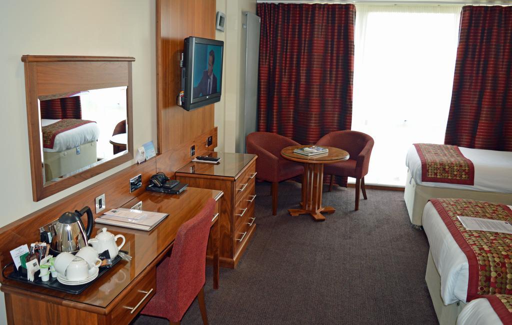 Standard Zimmer mit 1 Doppelbett und 1 Einzelbett - Nichtraucher