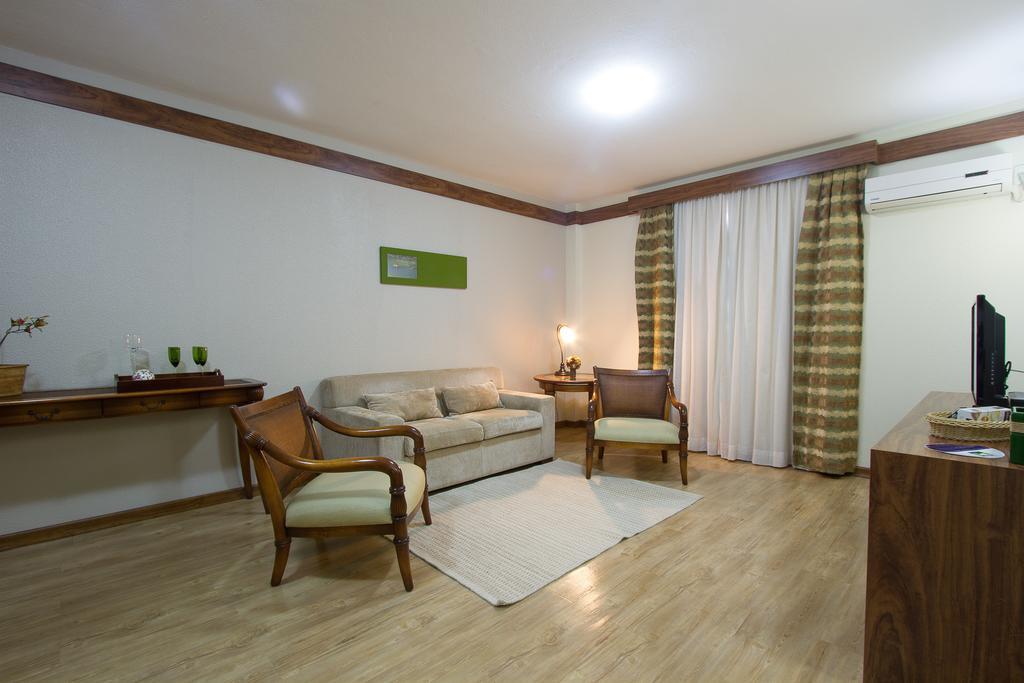 Deluxe Suite,120352284:JPEG