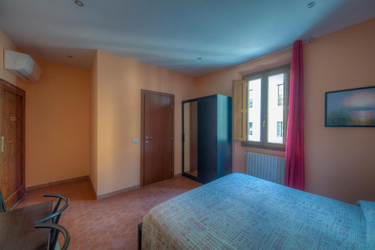 Quarto com Cama de Casal ou 2 de Solteiro