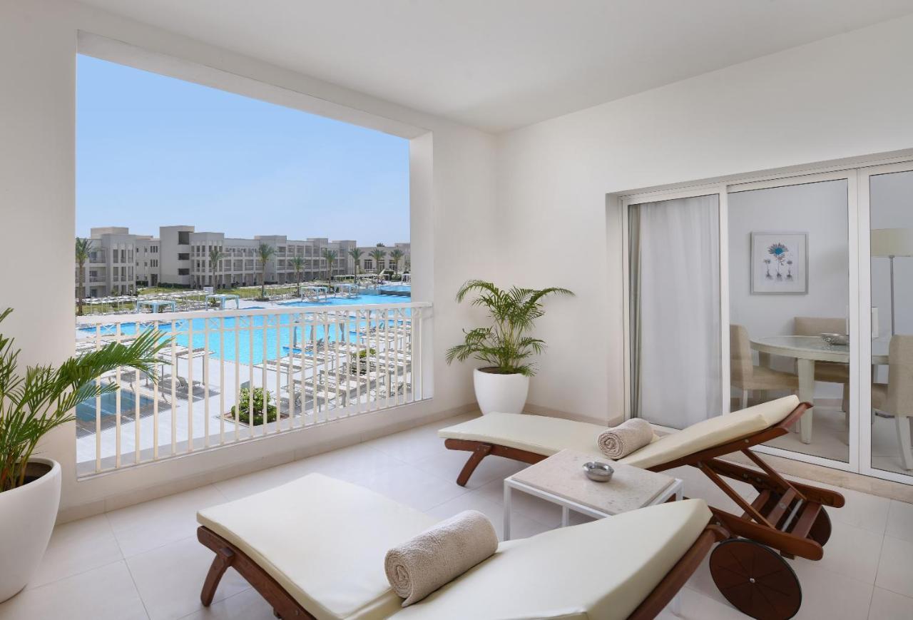 Suite Lit Queen-Size avec Vue sur Piscine