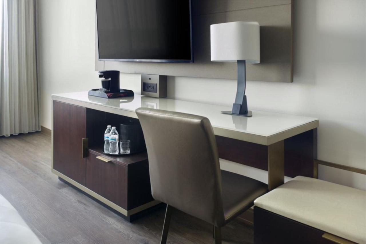 Guest Room, 1 King