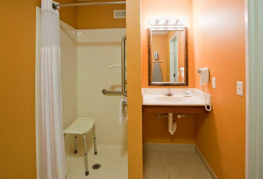 Deluxe Suite with Spa Bath
