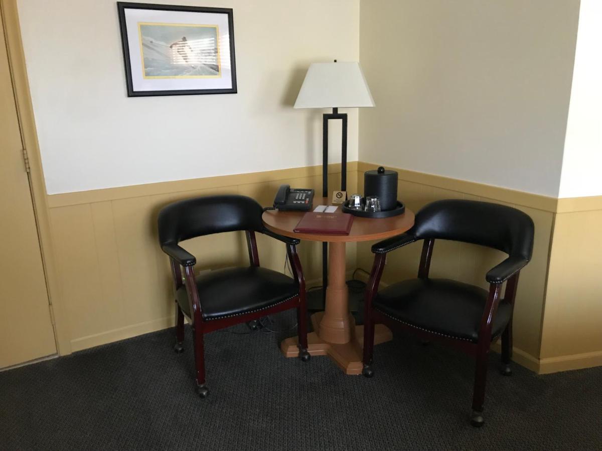 Standard Queen Room
