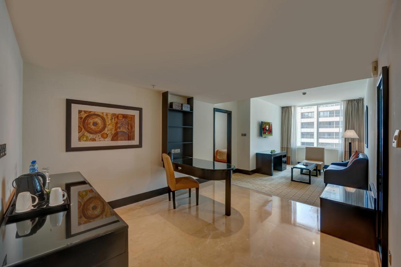 Suite mit 1 Schlafzimmer mit Kingsize-Bett und Stadtblick