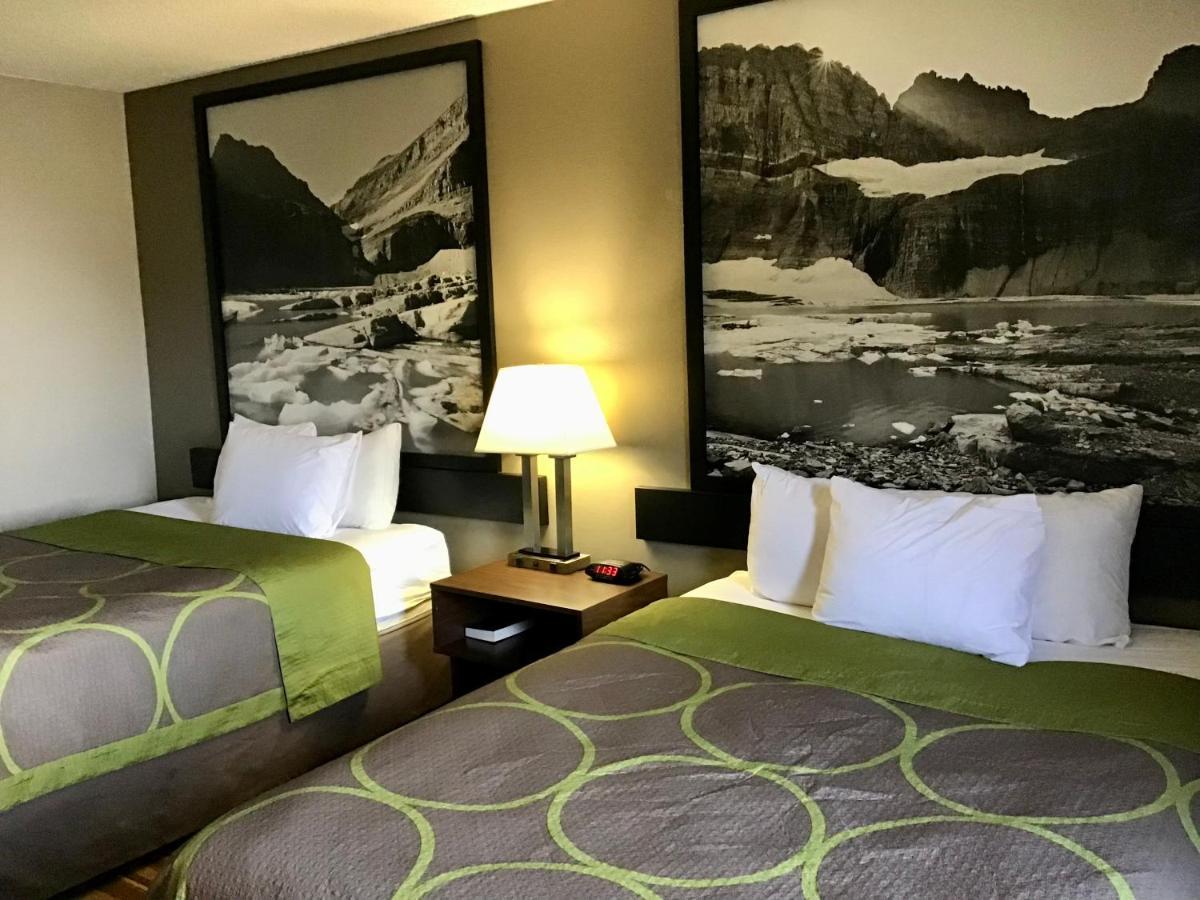 Queen Room with Two Queen Beds - Non-Smoking