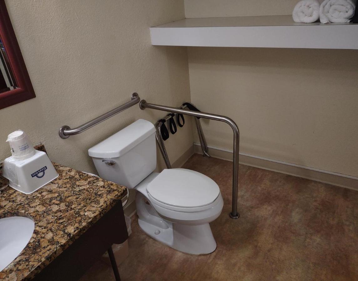 King Room  with Roll In Shower and Grab Bars - Mobility/Hearing Impaired/Non-Smoking