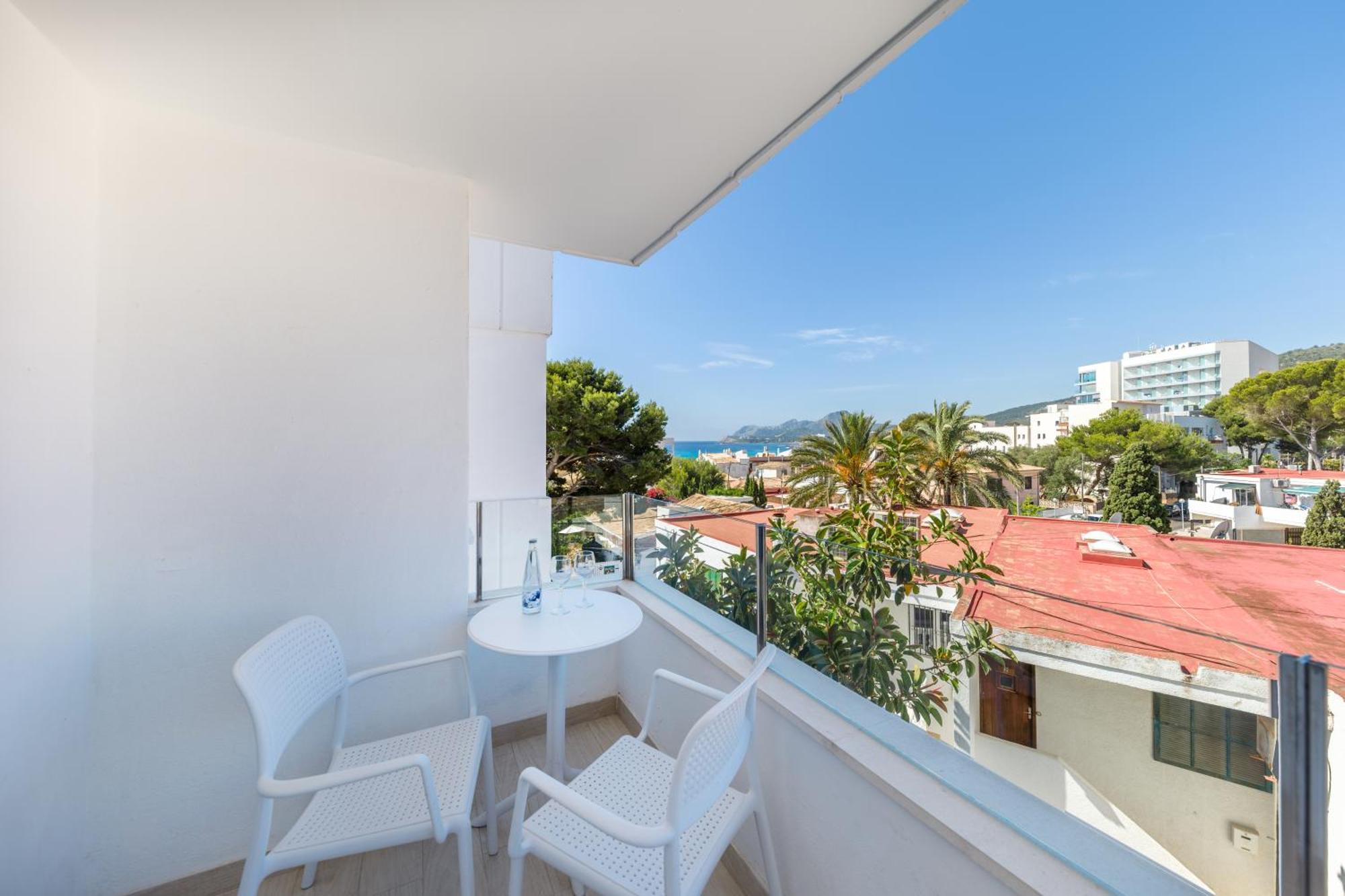 Chambre Double Supérieure - Vue Partielle sur Mer
