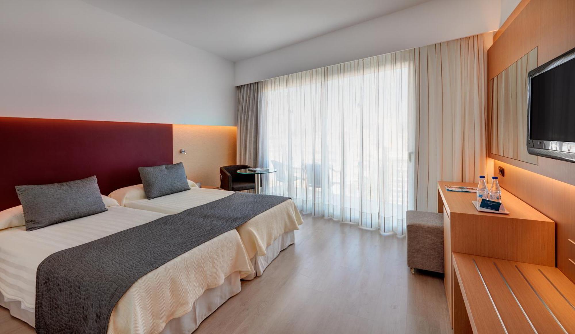 Doppelzimmer mit teilweisem Meerblick