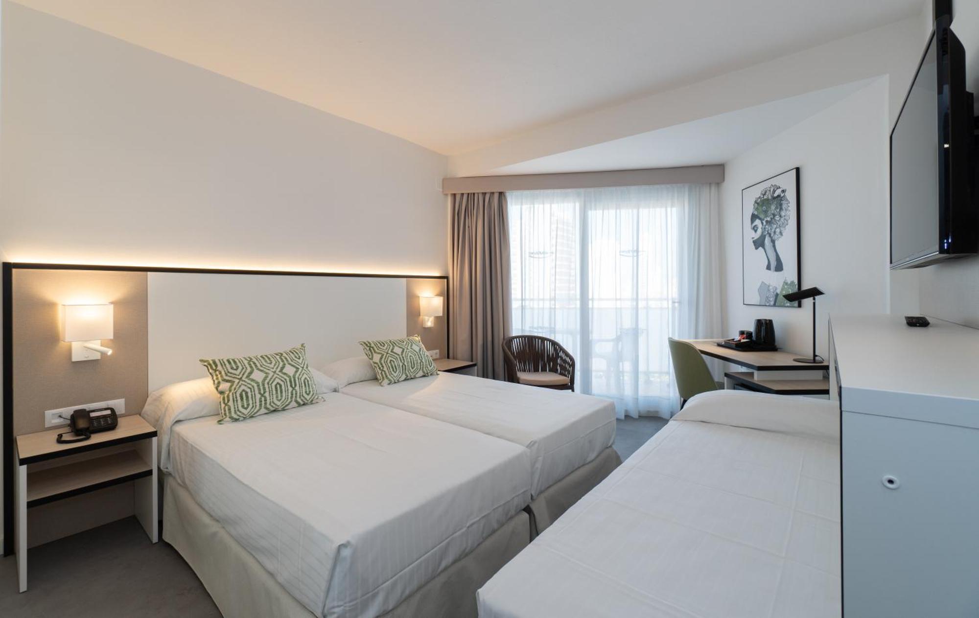 Quarto Twin com Varanda (2 Adultos + 1 Criança)