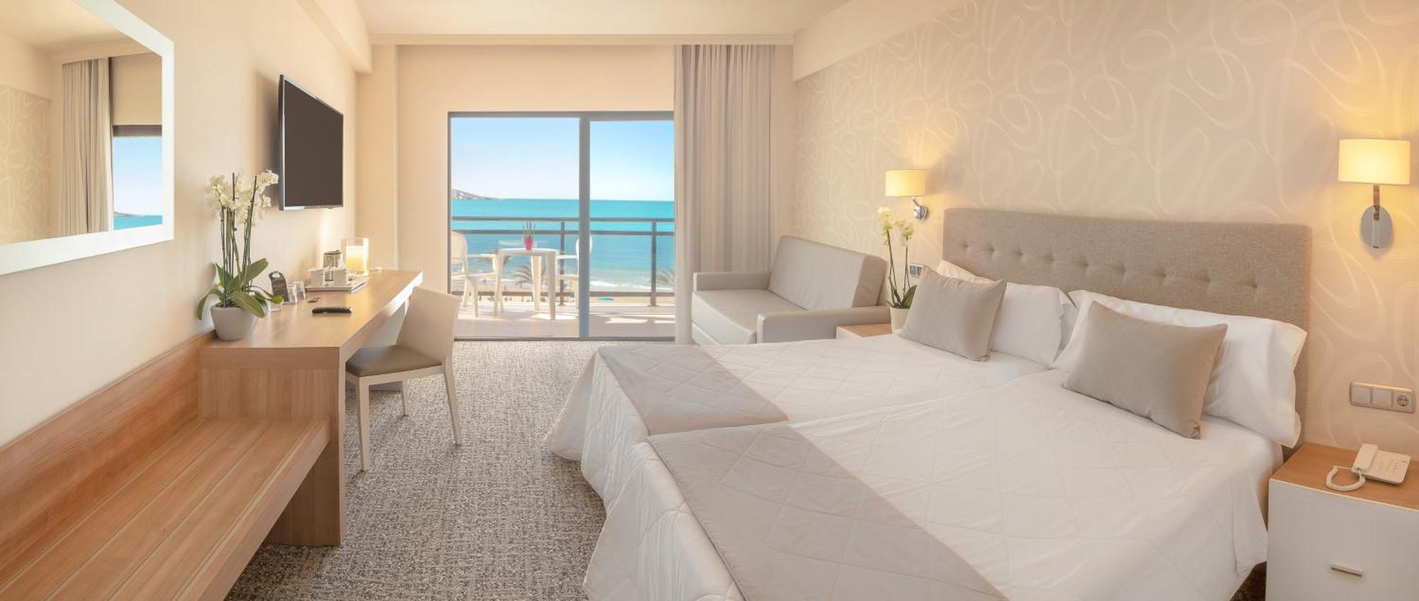 Habitación Doble con vistas al mar y terraza (2 adultos + 1 niño) - 2 camas