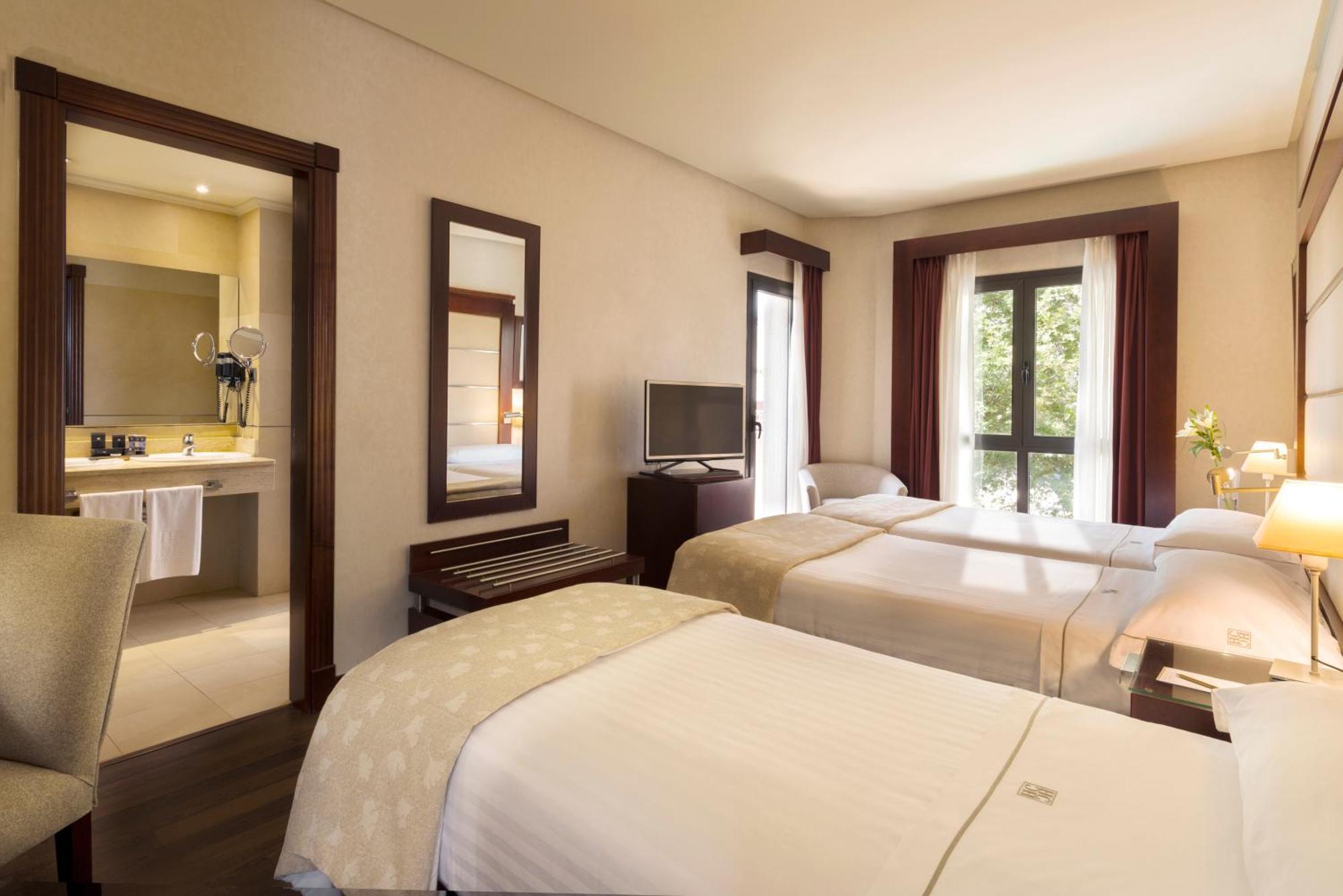 Quarto Duplo com Cama Extra