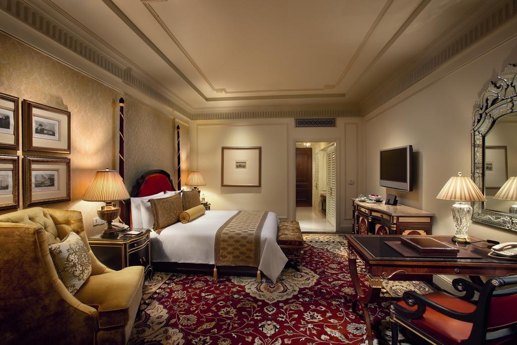 Chambre Club Royal avec Transferts Aéroport et Accès au Salon, Soirées Cocktail Incluses. Enregistrement Anticipé et Départ Tardif Garantis Pendant 2 Heures