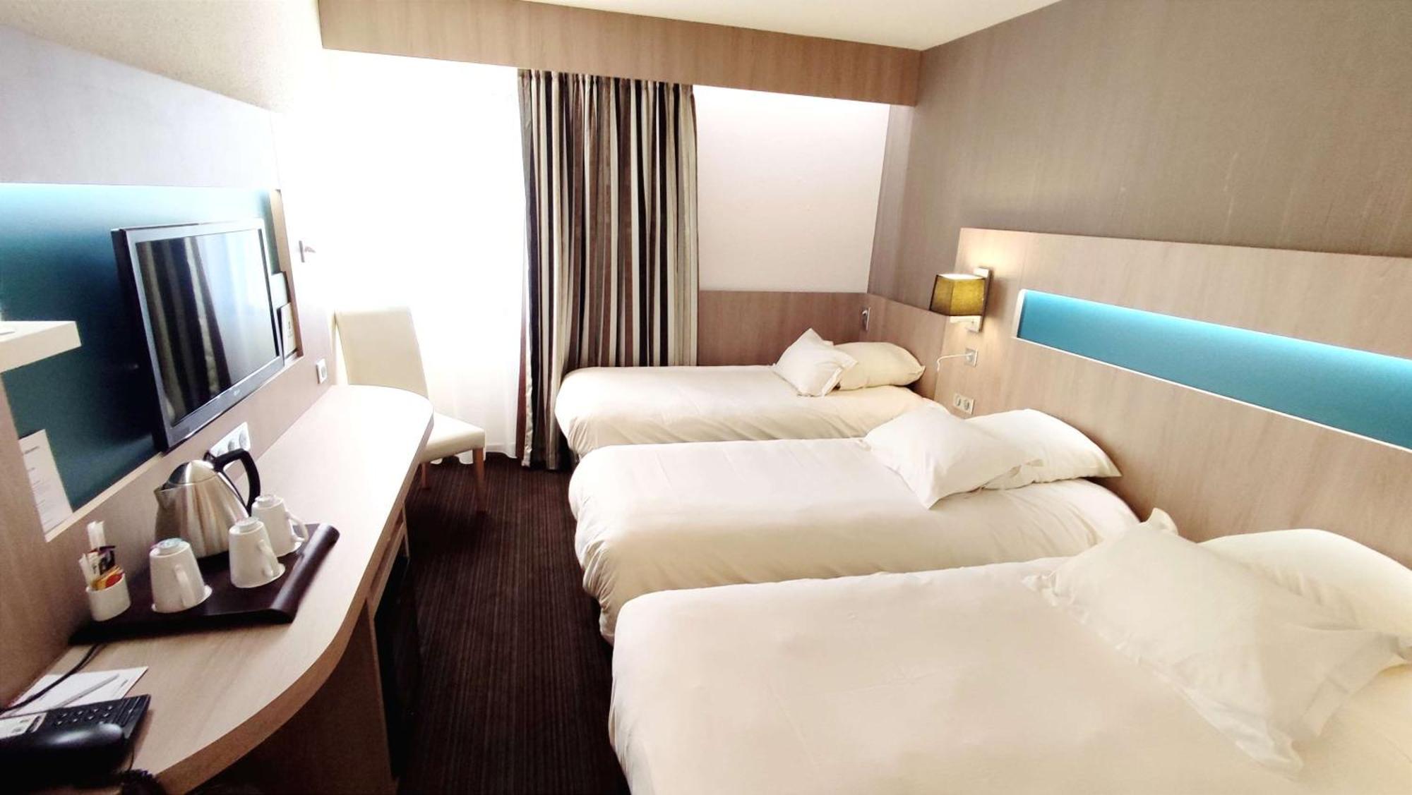 Chambre Standard avec 3 Lits Simples - Non-Fumeurs