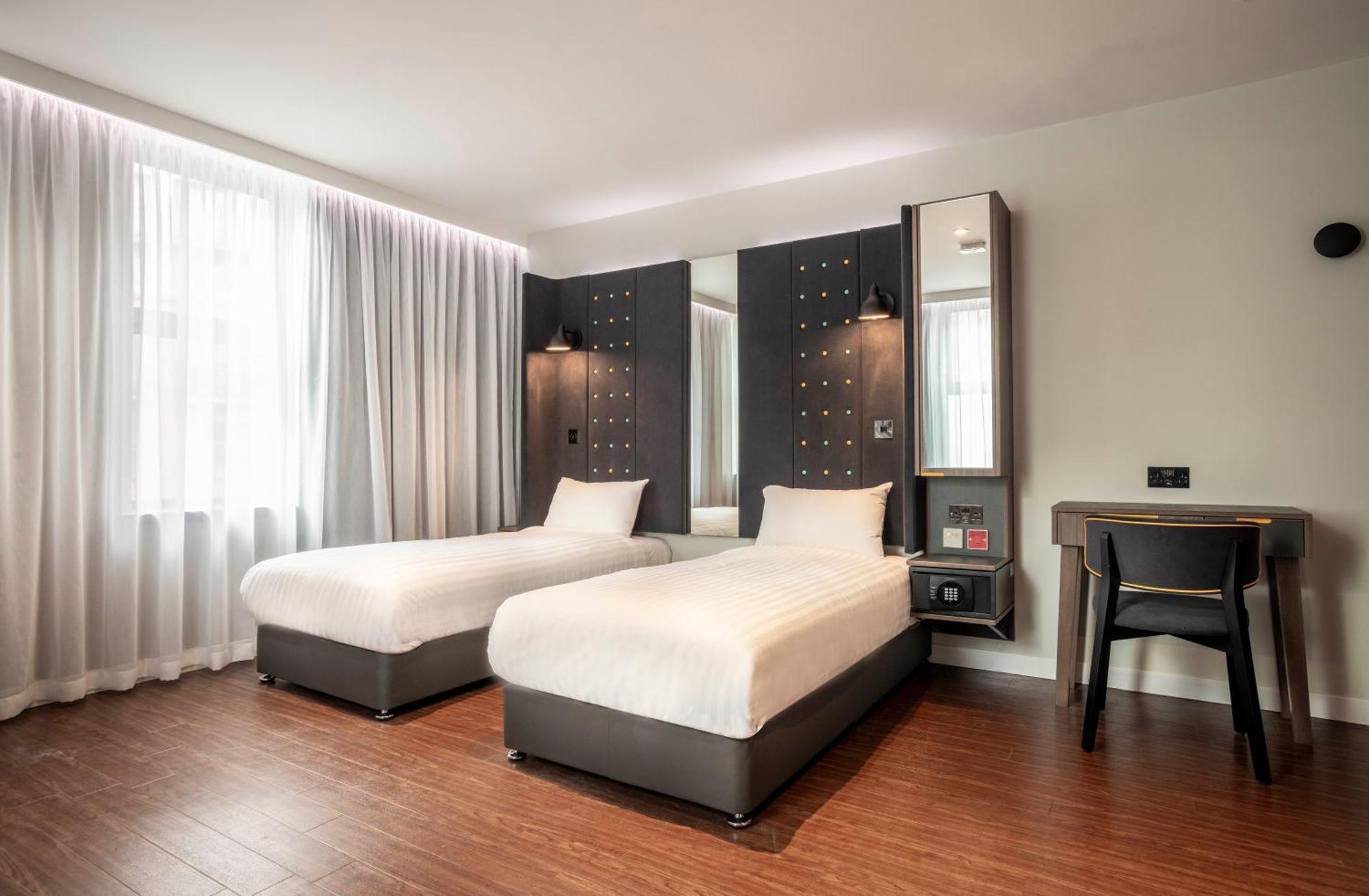 Accessible Twin Room with Window