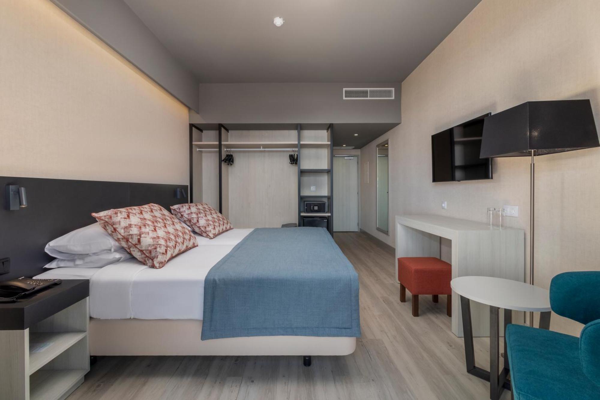 Quarto com 2 Camas de Solteiro e Vista do Mar