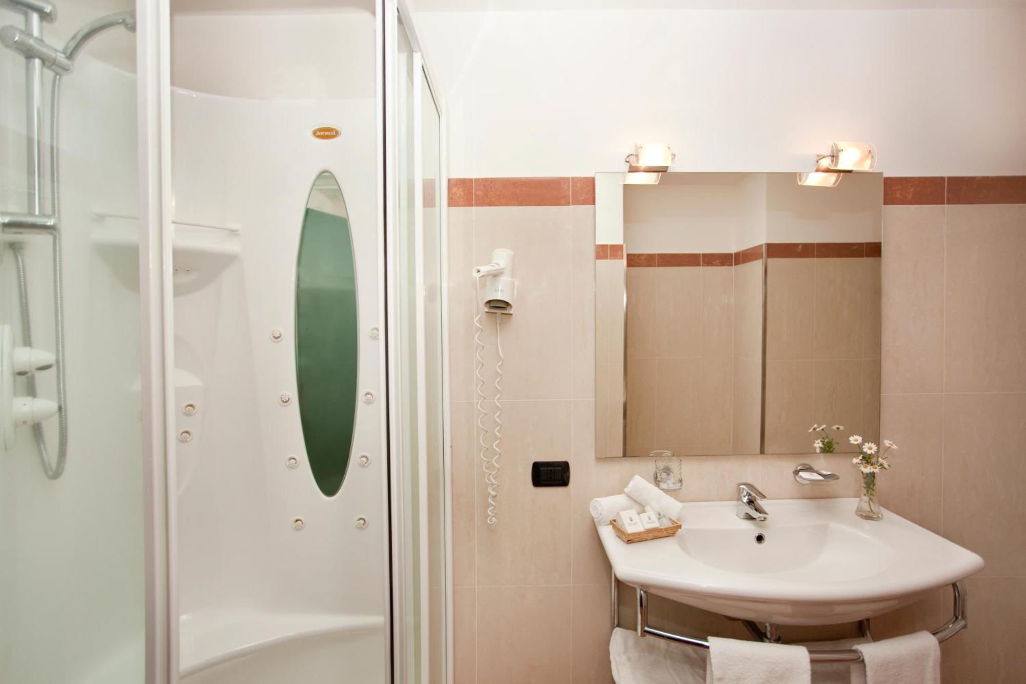 Classic Double or Twin Room with Internal View,1209627937:JPEG
