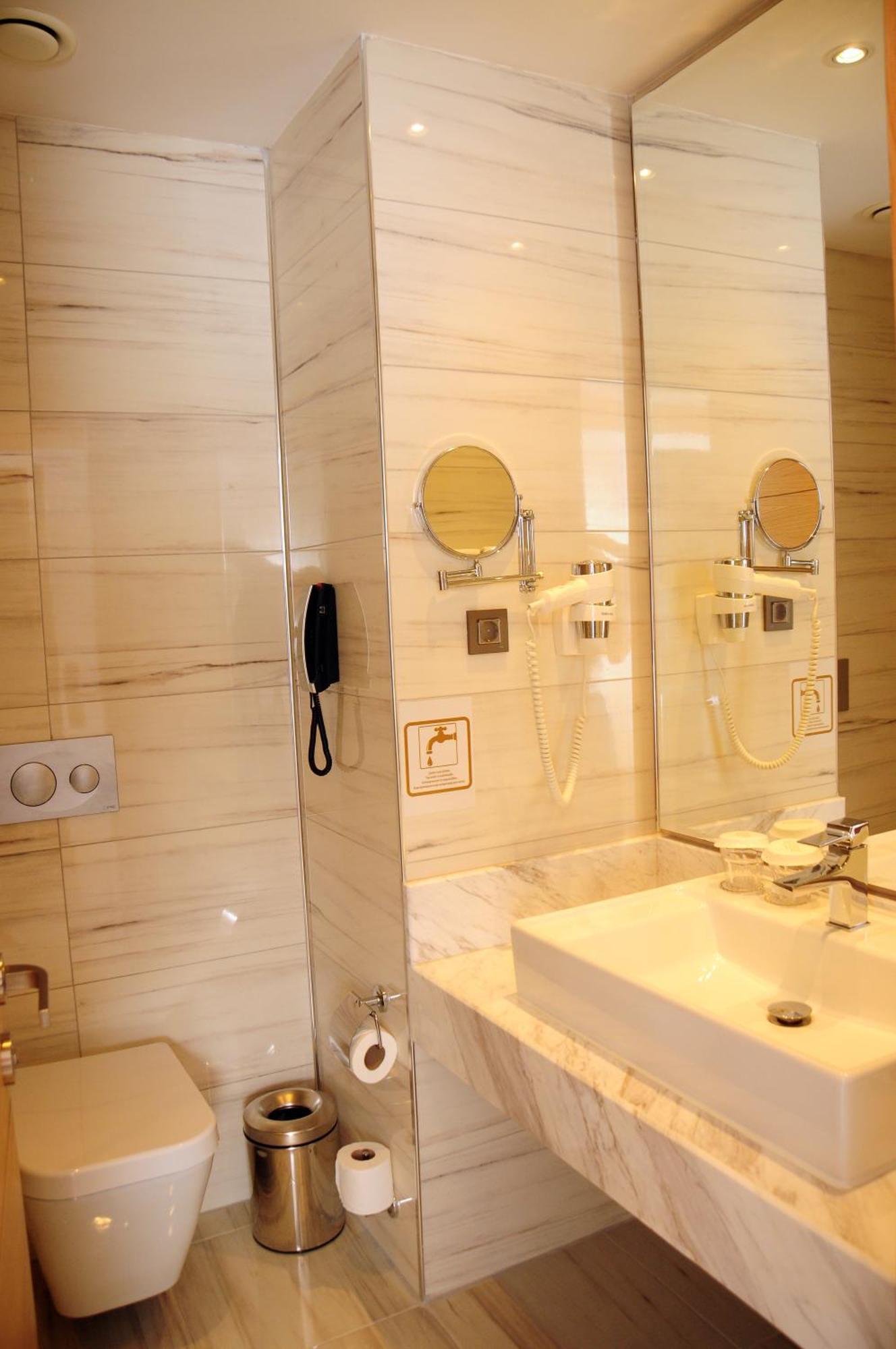 Suite met Bubbelbad en Uitzicht op Zee