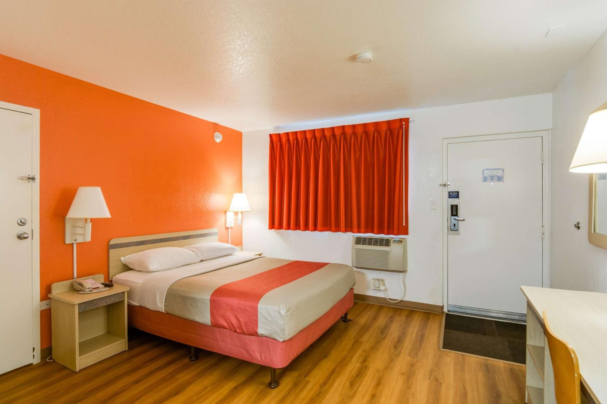 Queen Room - Disability Access - Roll in Shower