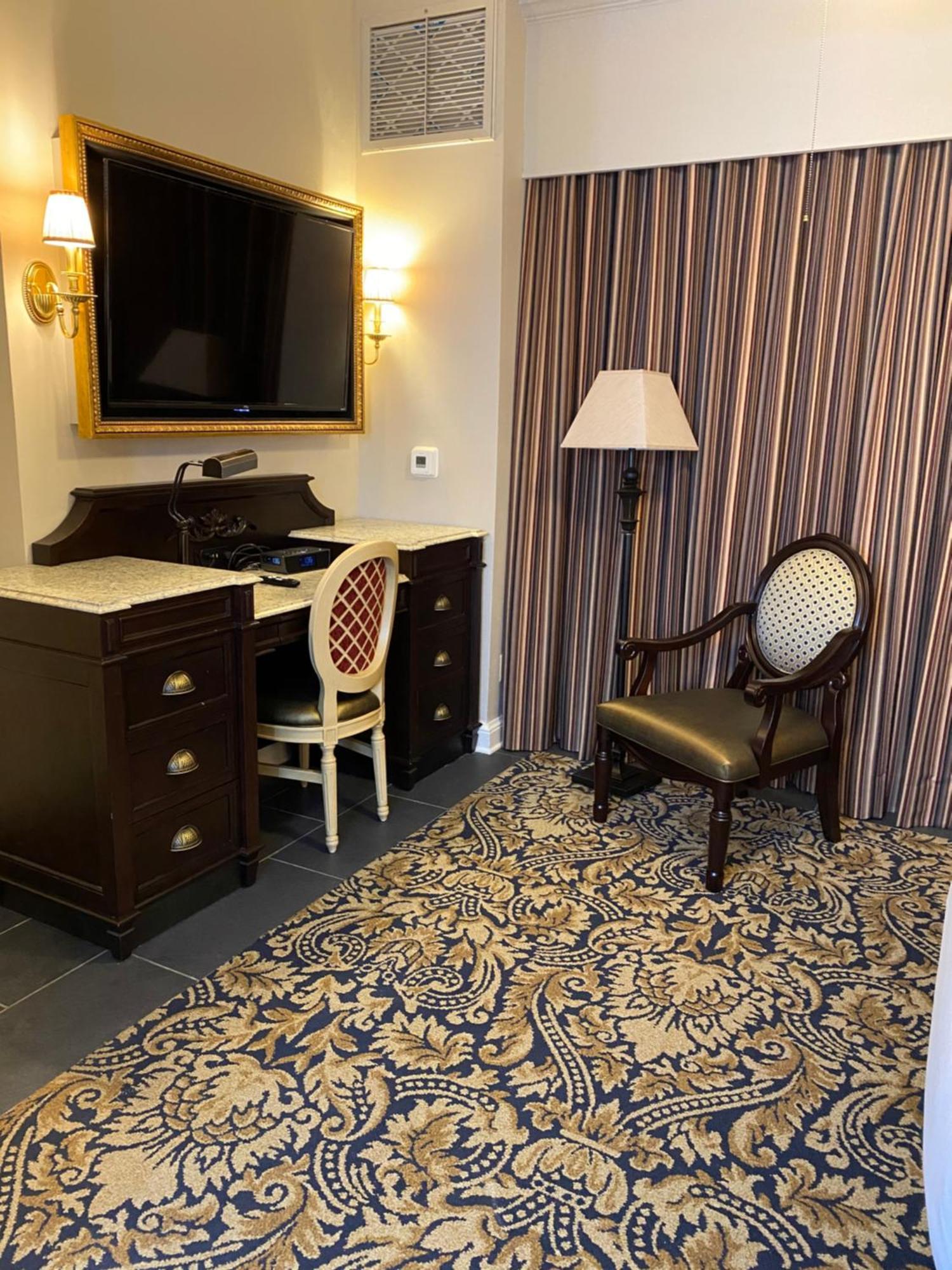 Deluxe Queen Room