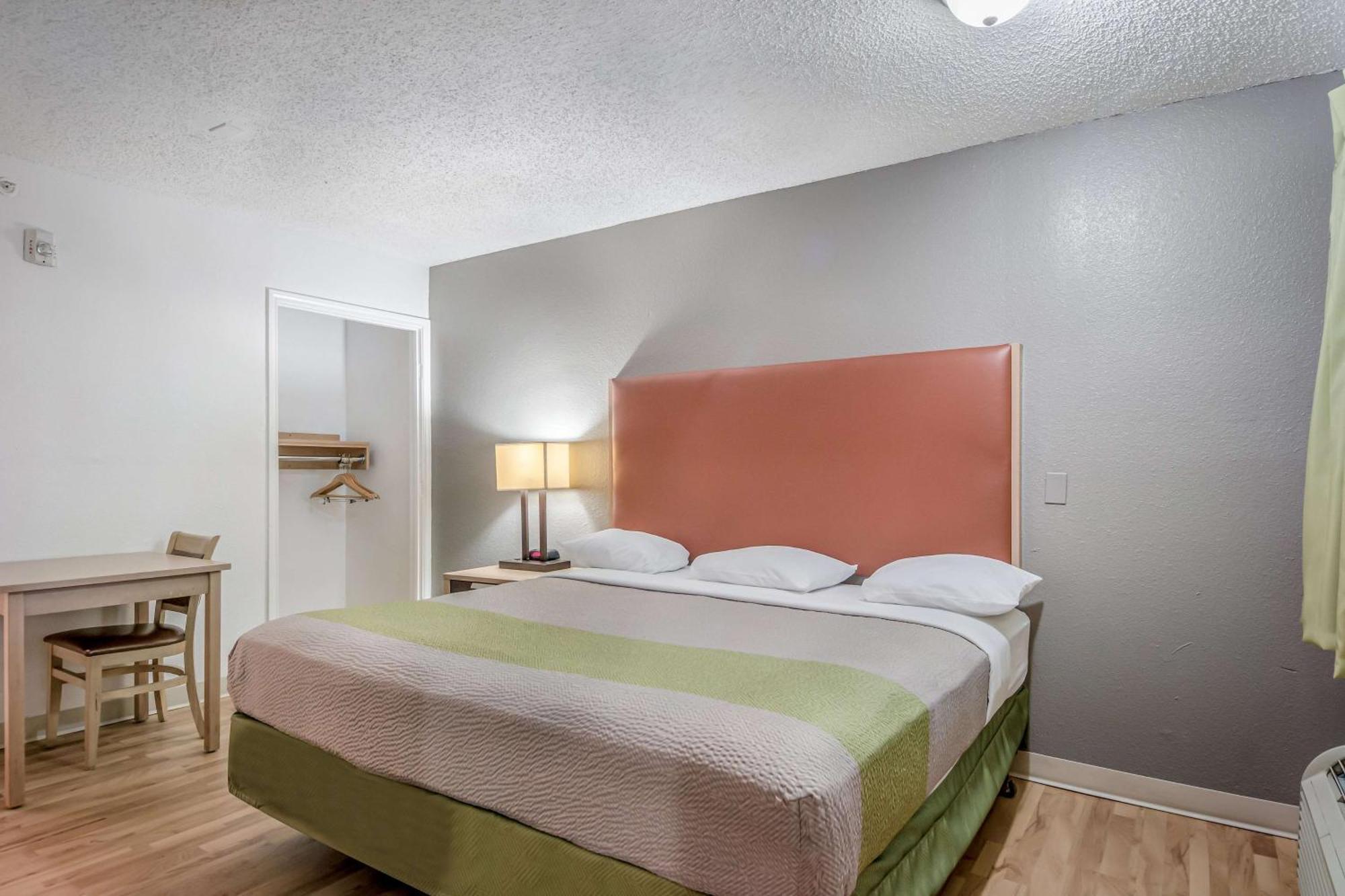 King Room - Disability Access - Non-Smoking
