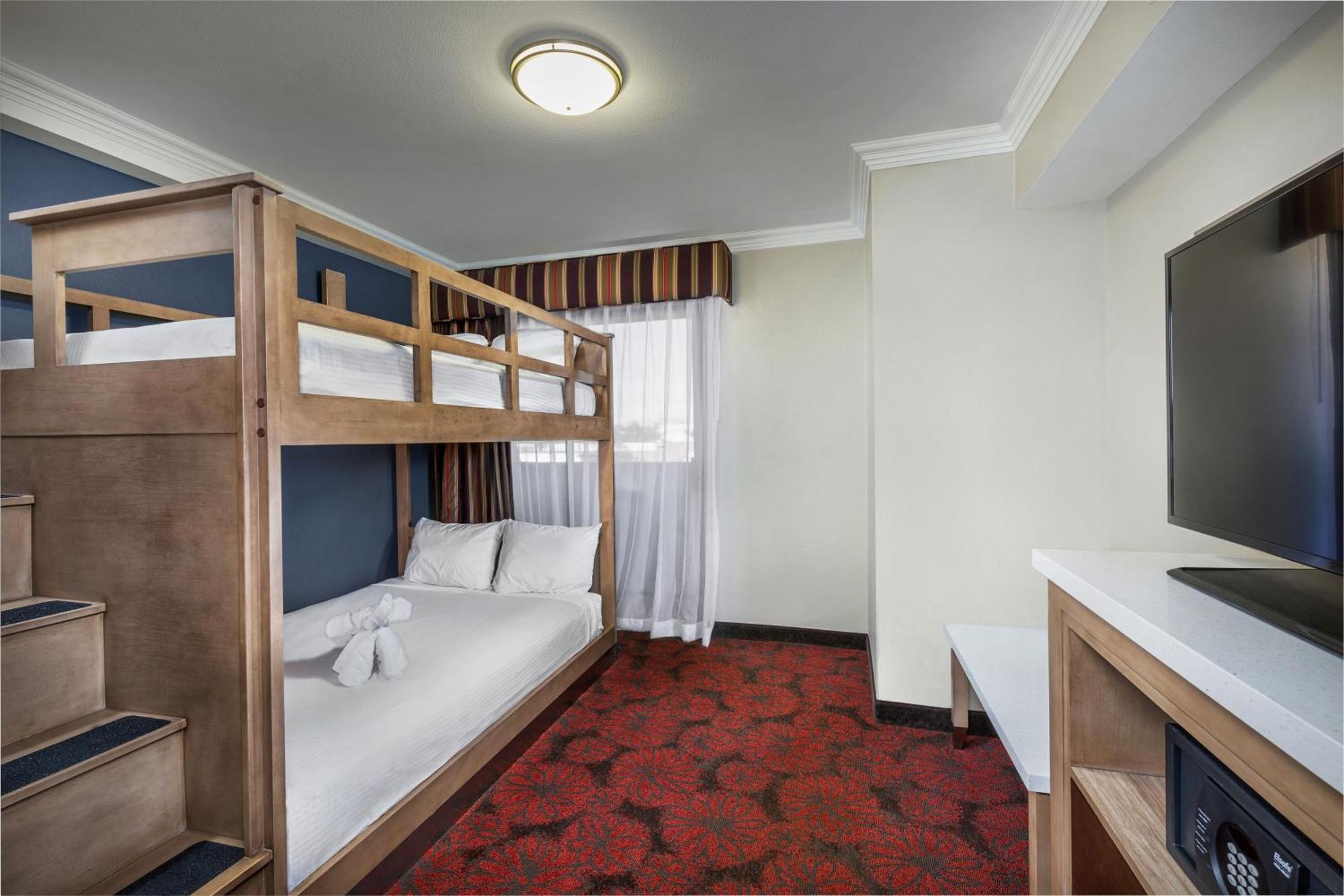 King Suite with Bunk Beds,1210758727:JPEG