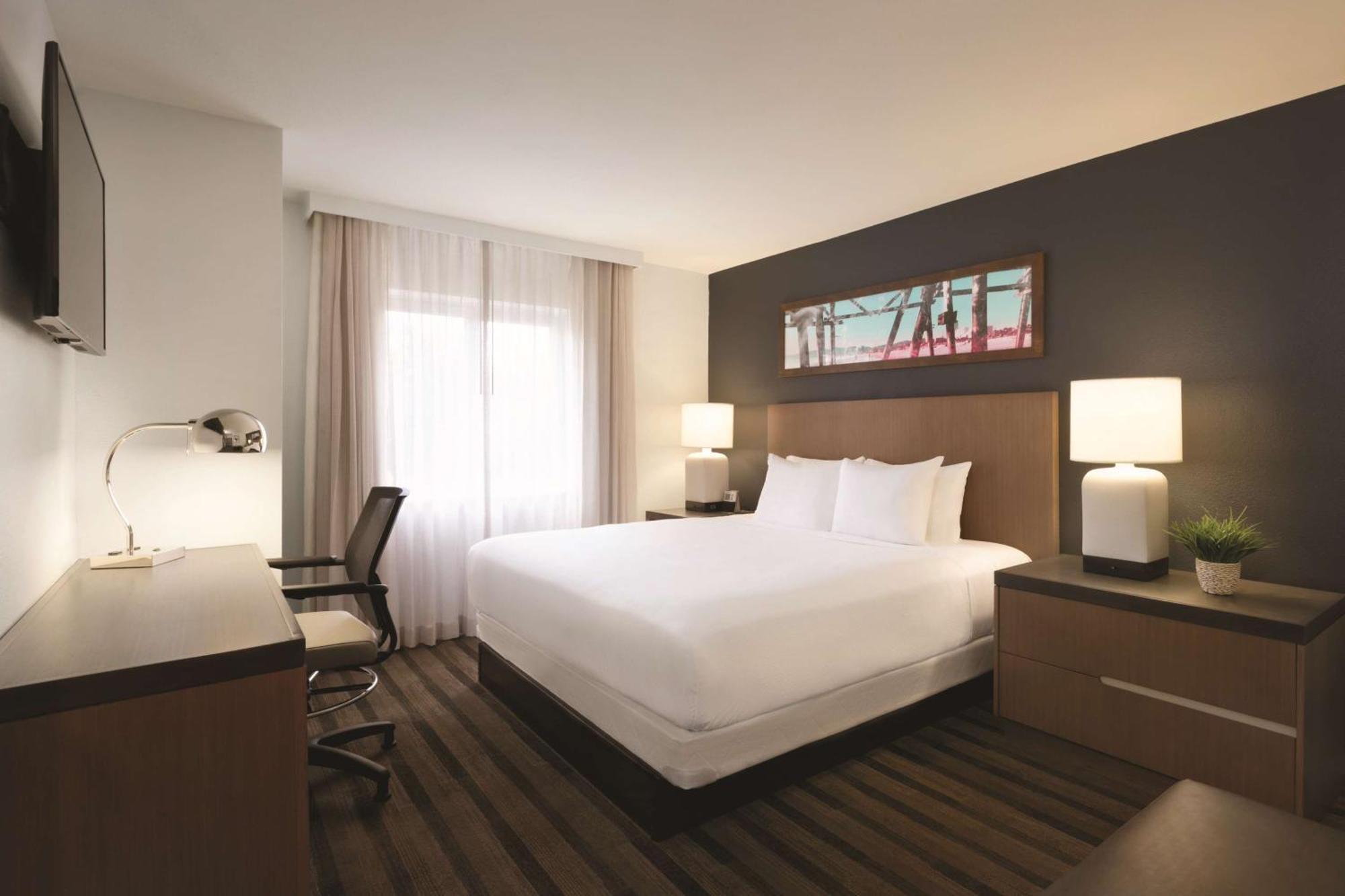 Suite Queen con 1 Camera da Letto, Accesso Disabili e Doccia Disabili