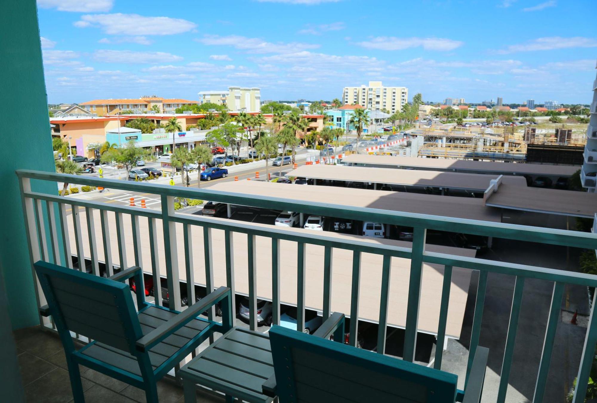 King Room with Balcony and City View - Non-Smoking