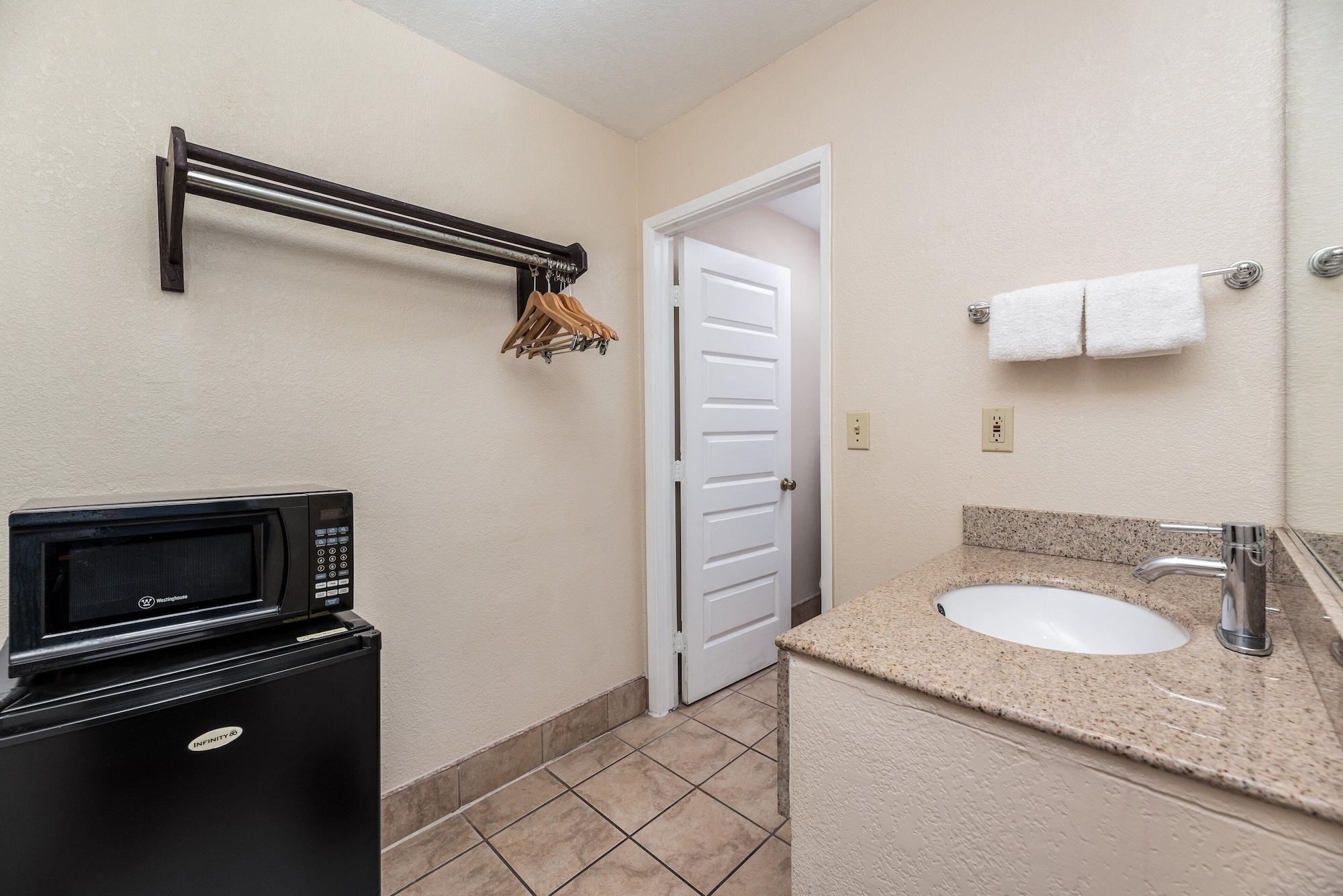 Deluxe Room with Two Double Beds Non-Smoking