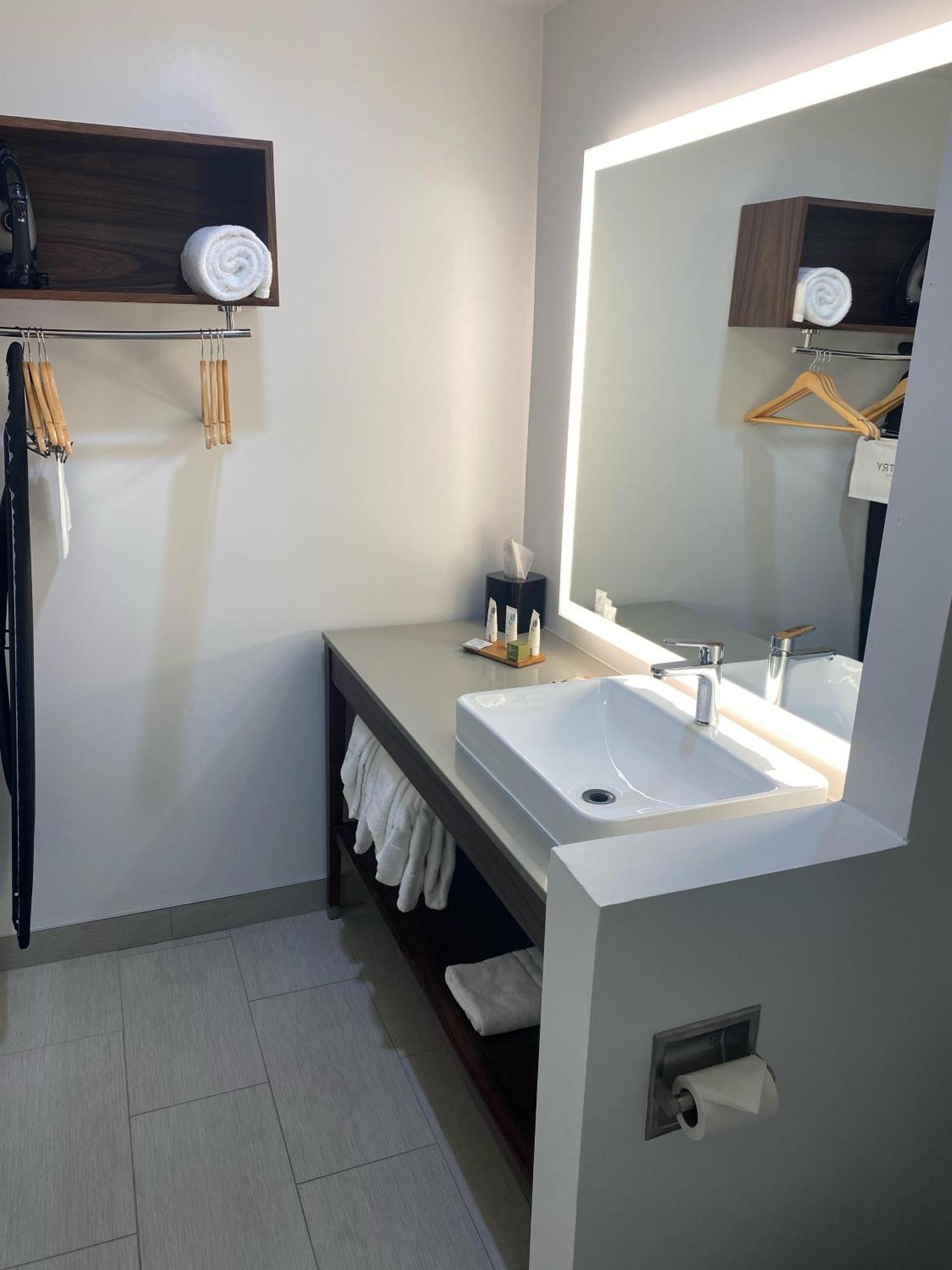Queen Room with Two Queen Beds - Non Smoking