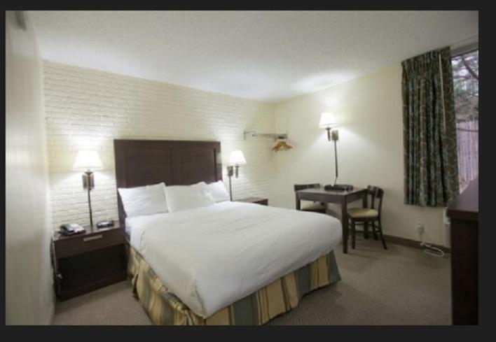 Queen Room - Non-Smoking