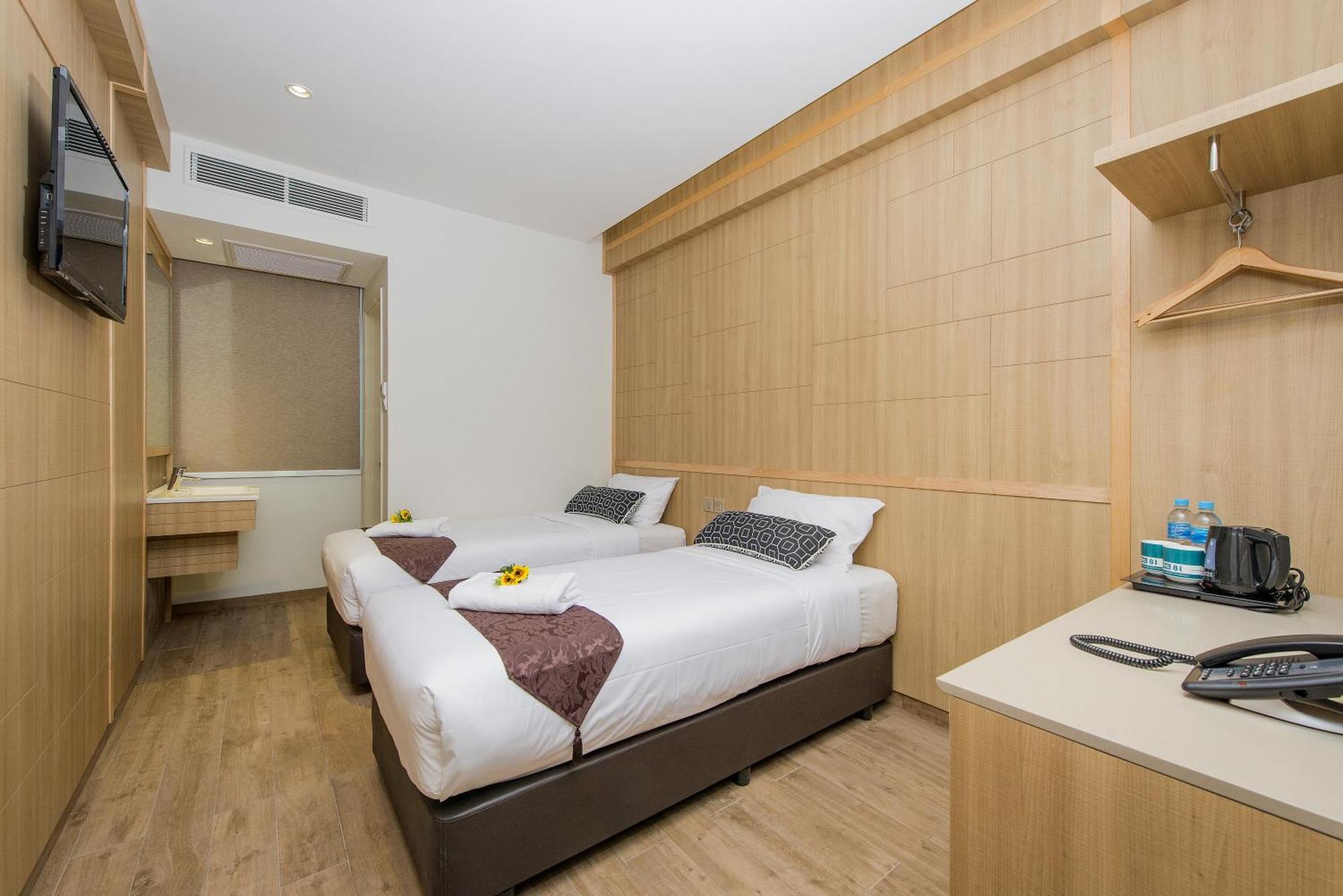 Quarto com 2 Camas de Solteiro
