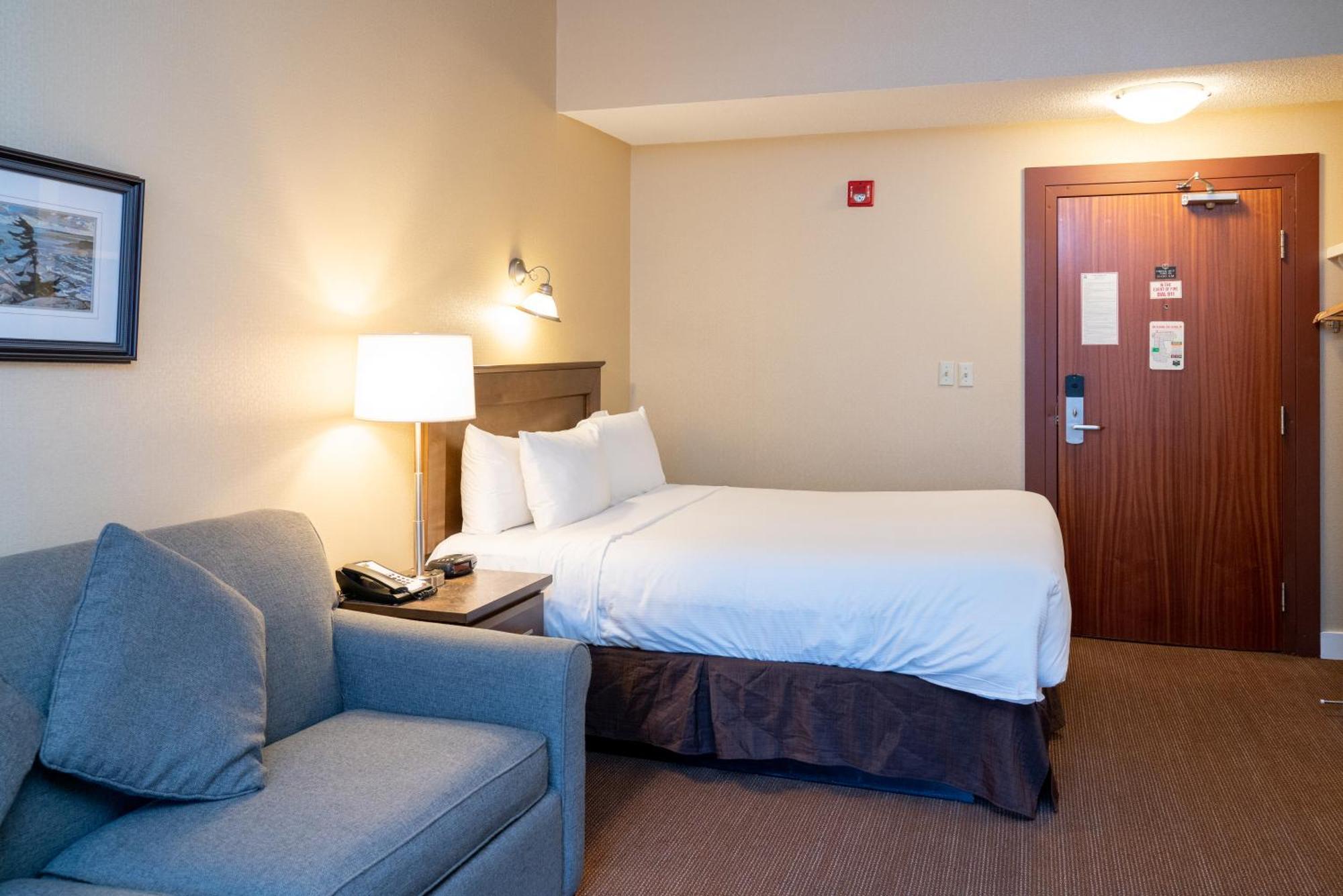Superior 2 Bedroom Suite 2 Queen