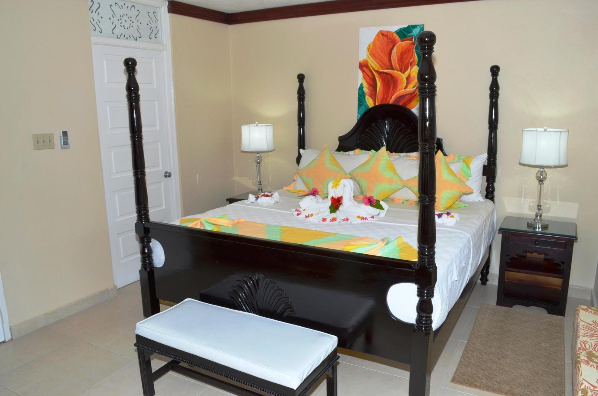 One-Bedroom Suite with Garden/Pool View - Nanny Service Included