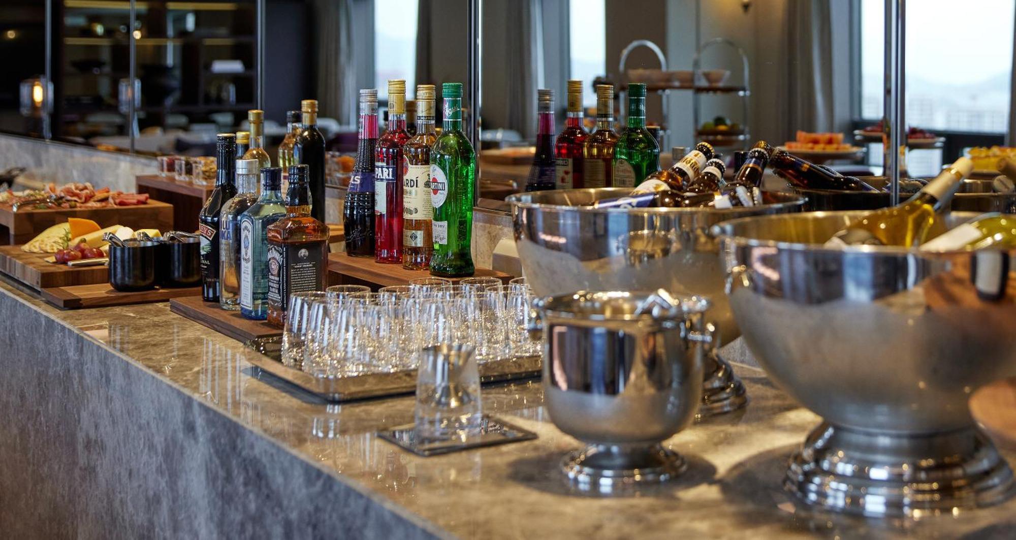 Club Twin Room with Breakfast at Club Lounge