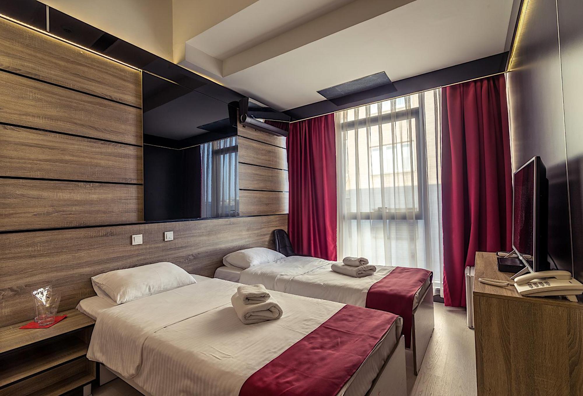 Tweepersoonskamer met 2 Aparte Bedden