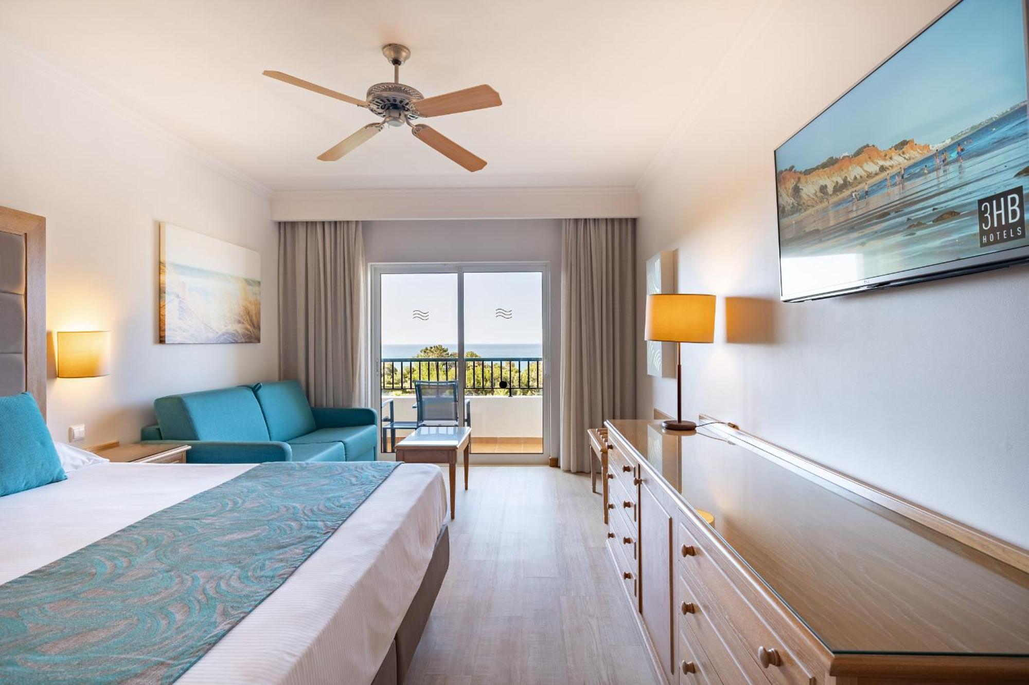 Chambre Familiale - Vue sur Piscine