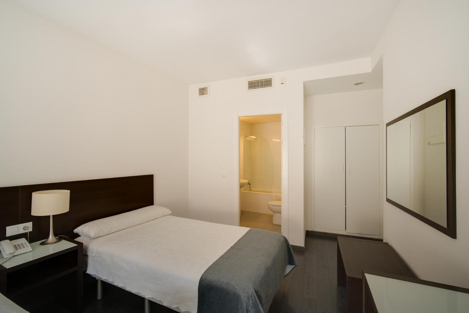 Standard Single Room,820468541:JPEG