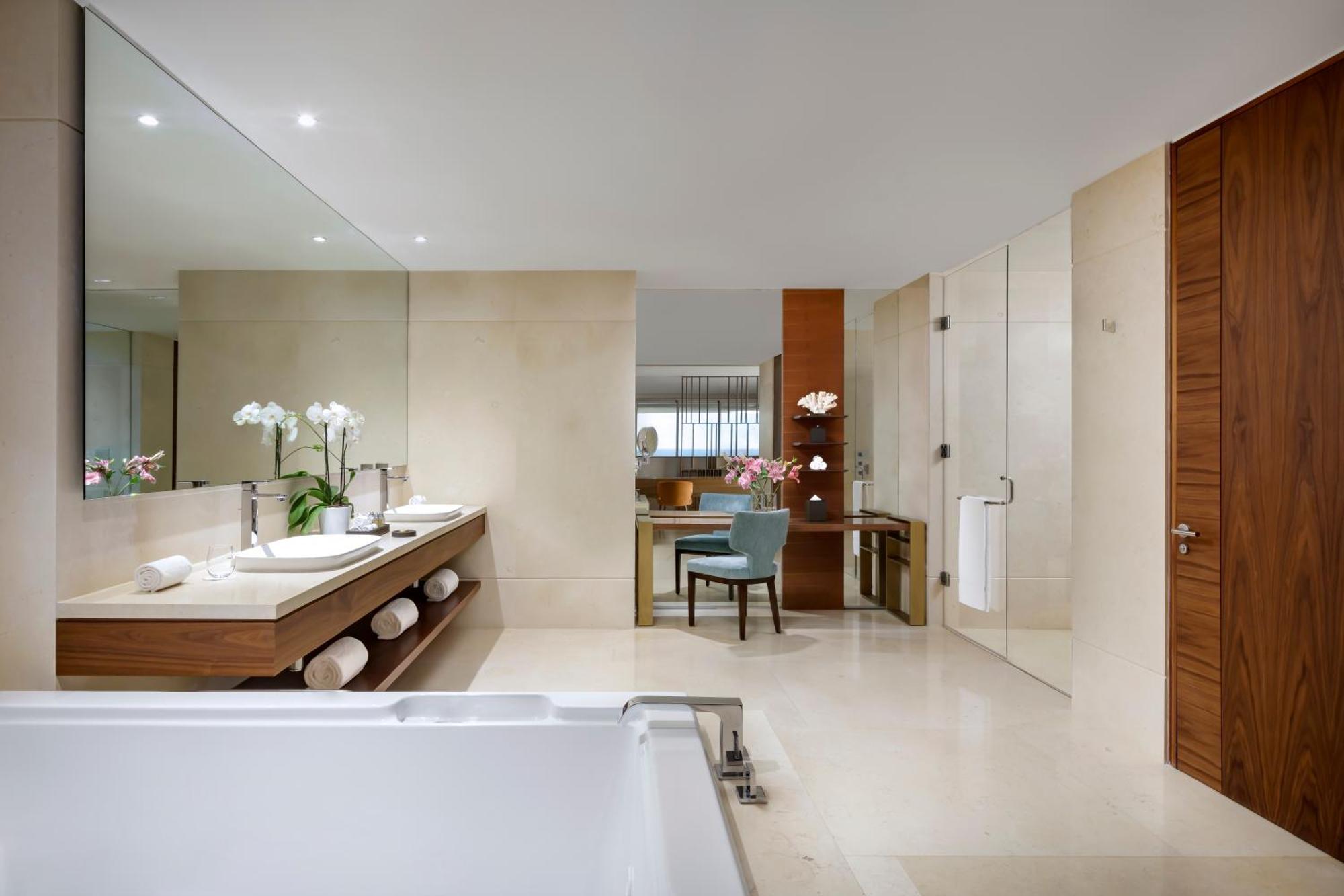 Grand Class Suite Ocean Front