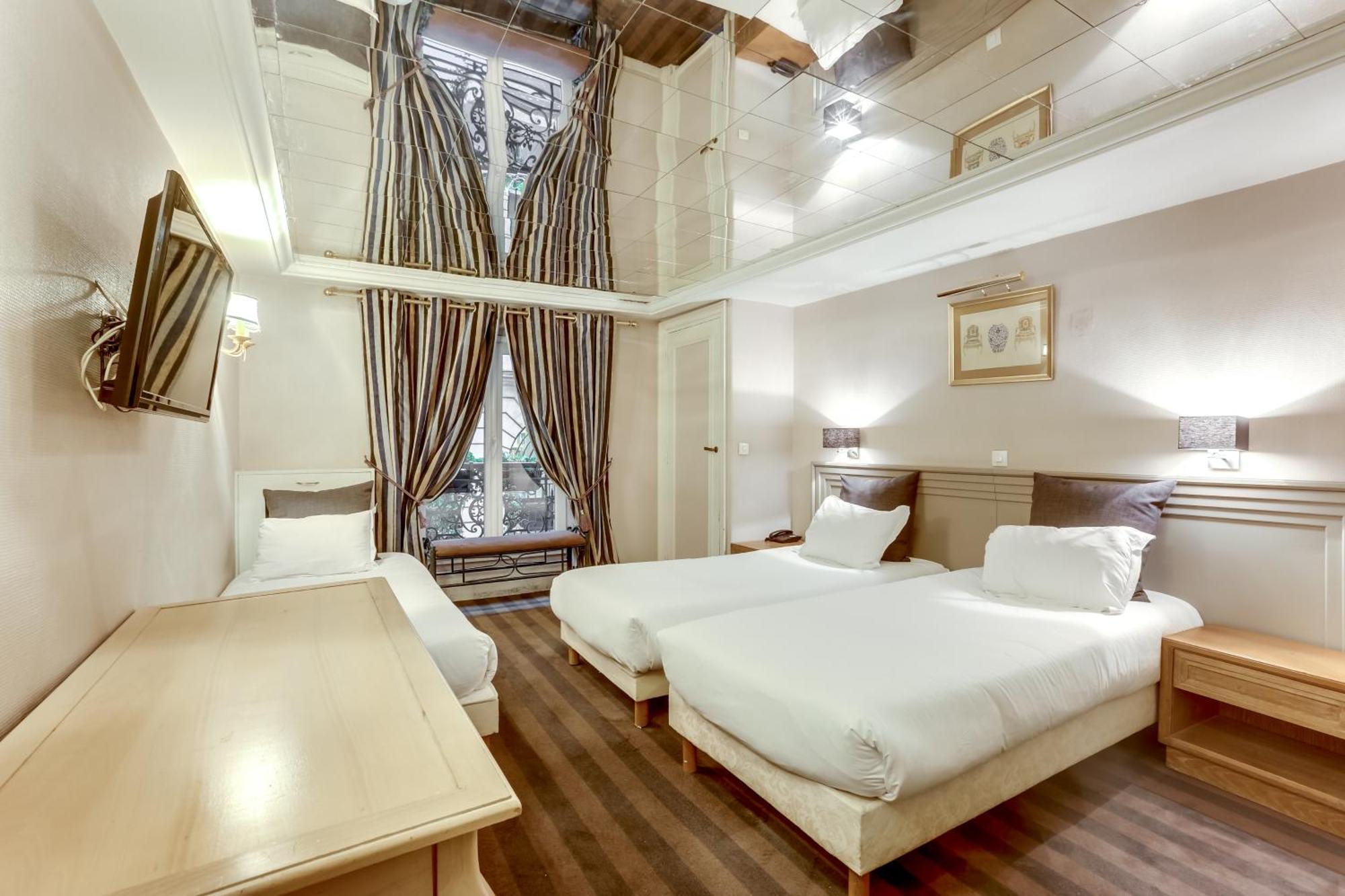 Quarto Triplo com 3 Camas de Solteiro