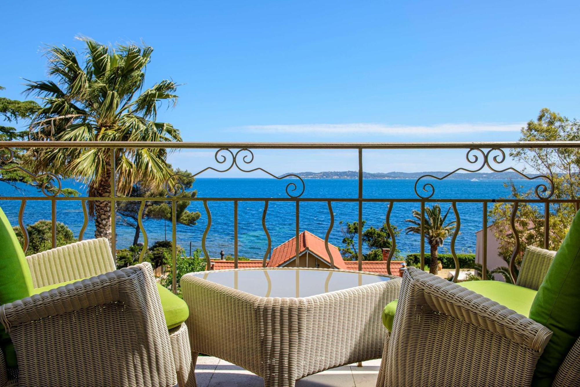 Superior Zimmer mit Queensize-Bett, Terrasse und Meerblick