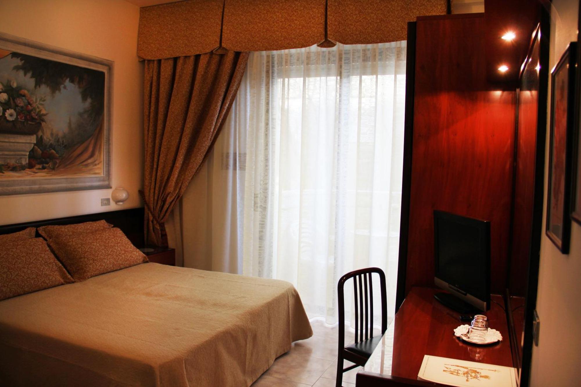 Double Room,812659344:JPEG