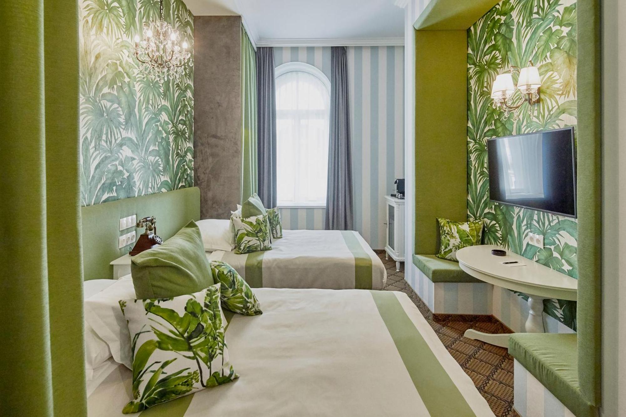 Quarto Duplo Superior com 2 Camas de Casal